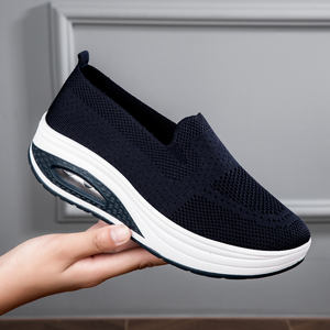 <span class=keywords><strong>Sneakers</strong></span> da corsa atletiche da <span class=keywords><strong>donna</strong></span> 2023 scarpe sportive sportive da esterno con suola morbida e spessa per scarpe da ginnastica piatte in tinta unita per la primavera estiva - Product Image 3