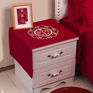 Funda para mesita de noche Magpie Red con diseño de doble felicidad, decoración de boda, tapete antipolvo para dormitorio - Product Image 1