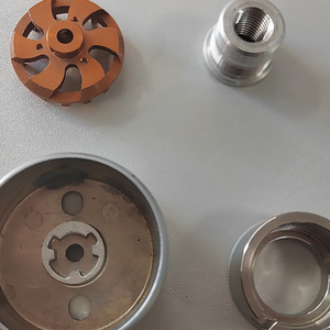 เครื่องจักรกลกลางสเตนเลสหล่อด้วยเครื่องจักร CNC การออกแบบที่ยอดเยี่ยมสำหรับการใช้งานในอุตสาหกรรม - Product Image 1