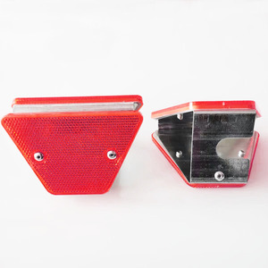 Delineateur de sécurité routière réflecteur trapézoïdal galvanisé rouge et blanc haute visibilité pour garde-corps - Product Image 2
