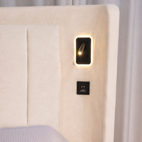 Lit rembourré en tissu doux avec tête de lit à volants pour chambre à coucher
