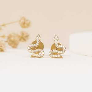 Boucles d'oreilles clous intemporelles en diamant de laboratoire pour femme, taille brillant rond, en argent sterling 925 plaqué or, collection de bijoux de luxe - Product Image 5