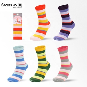 Calzini Sportivi <span class=keywords><strong>da</strong></span> <span class=keywords><strong>Donna</strong></span> a Righe Arcobaleno, in Cotone Traspirante e Assorbente, Versatili e Alla Moda - Product Image 2