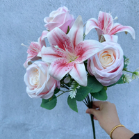 9-teiliger Künstlicher Lilien-Rosen-Strauß Seiden-Lilien-Blumenbündel für Braut Hochzeitsblumen Heim-Hochzeitsdekoration