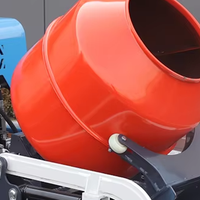 Mini-Raupenlader mit Betonmisch-Trommel und Hydraulischem Kippsystem für Kleine Bauprojekte