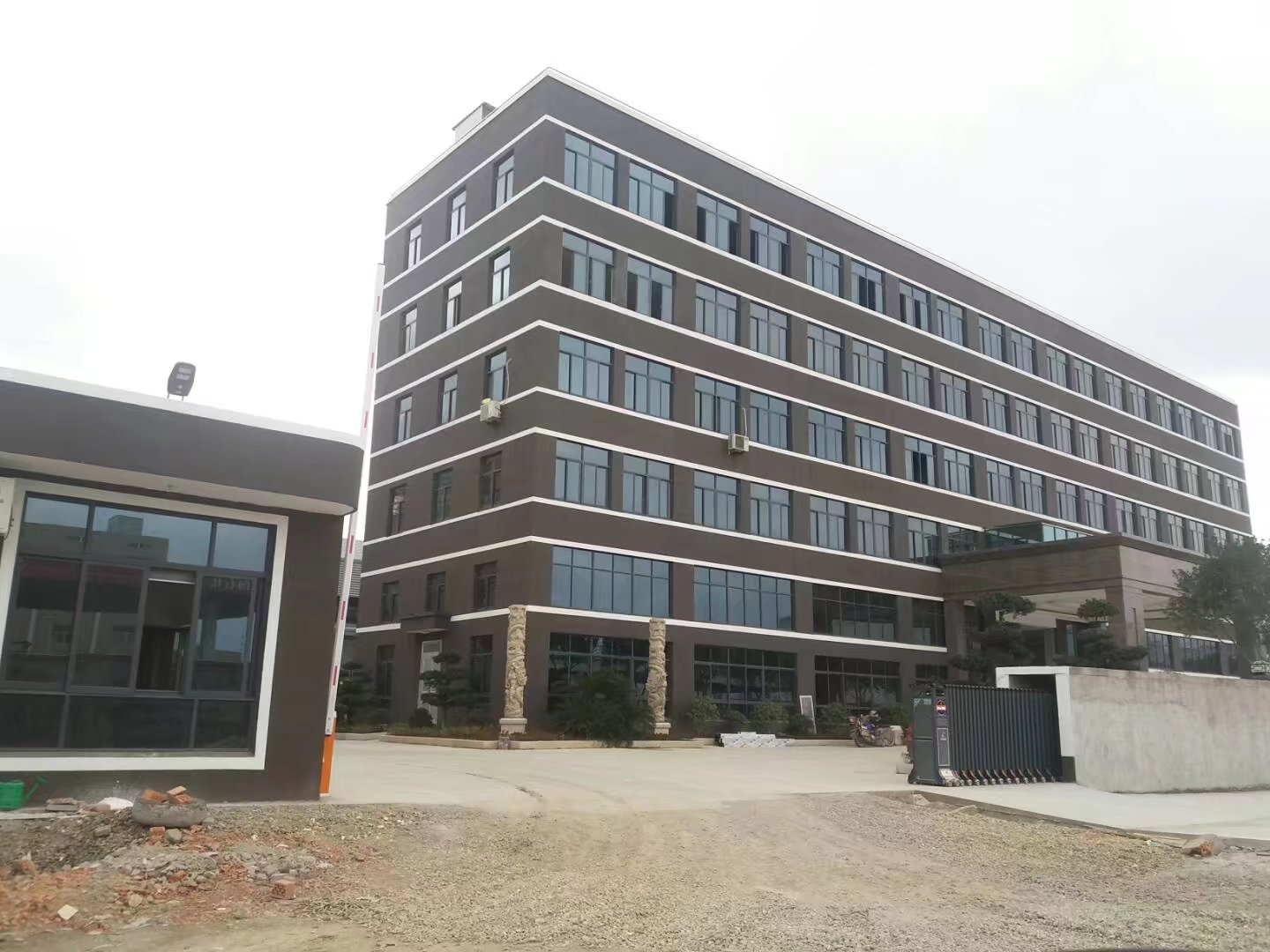 Taizhou Huangyan Jiajia Plastic Co., Ltd. logo