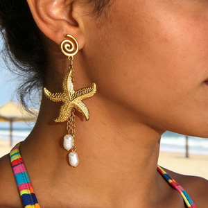 Boucles d'oreilles pendantes étoile de mer en acier inoxydable plaqué or 18 carats avec perle, style plage, bijoux de mode - Product Image 1