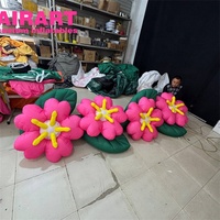 Installation florale gonflable rose de luxe pour scènes et bars, Chaîne de fleurs gonflables roses sophistiquées : Redéfinissez votre décor