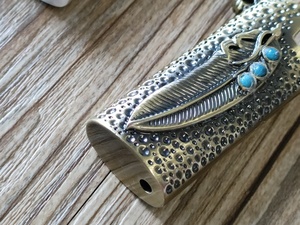 ลายจุดโลหะสำหรับไฟแช็กพร้อมกลไก J5 น้ำมันบิวเทนสีฟ้าเทอร์ควอยซ์ ดีไซน์ทันสมัยและเรียบง่าย - Product Image 3