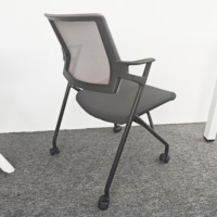 Chaise de formation confortable et moderne pour le bureau et l'école avec roulettes, chaise pliable en aluminium pour les réunions de conférence