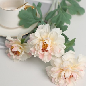 ดอกไม้ประดิษฐ์หรูหรา 3 หัว ดอกโบตั๋น ดอกชบา ทำมือ สำหรับตกแต่งโต๊ะอาหาร ห้องนั่งเล่น ใช้เป็นพร็อพถ่ายภาพ - Product Image 1