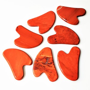 Piedra de <span class=keywords><strong>jaspe</strong></span> rojo Natural de alta calidad, tablero Gua Sha con forma de corazón pulido para la salud del cuerpo - Product Image 4