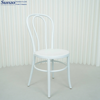 Chaise Thonet empilable à dossier en bois courbé blanc pour les cérémonies de mariage en plein air Hôtels Salles de bain Appartements Hôpitaux Bureaux