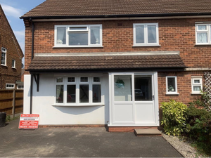 Finestre a Battente in UPVC con Vetro Temperato a Taglio Termico, Produzione Personalizzata di Alta Qualità - Product Image 5