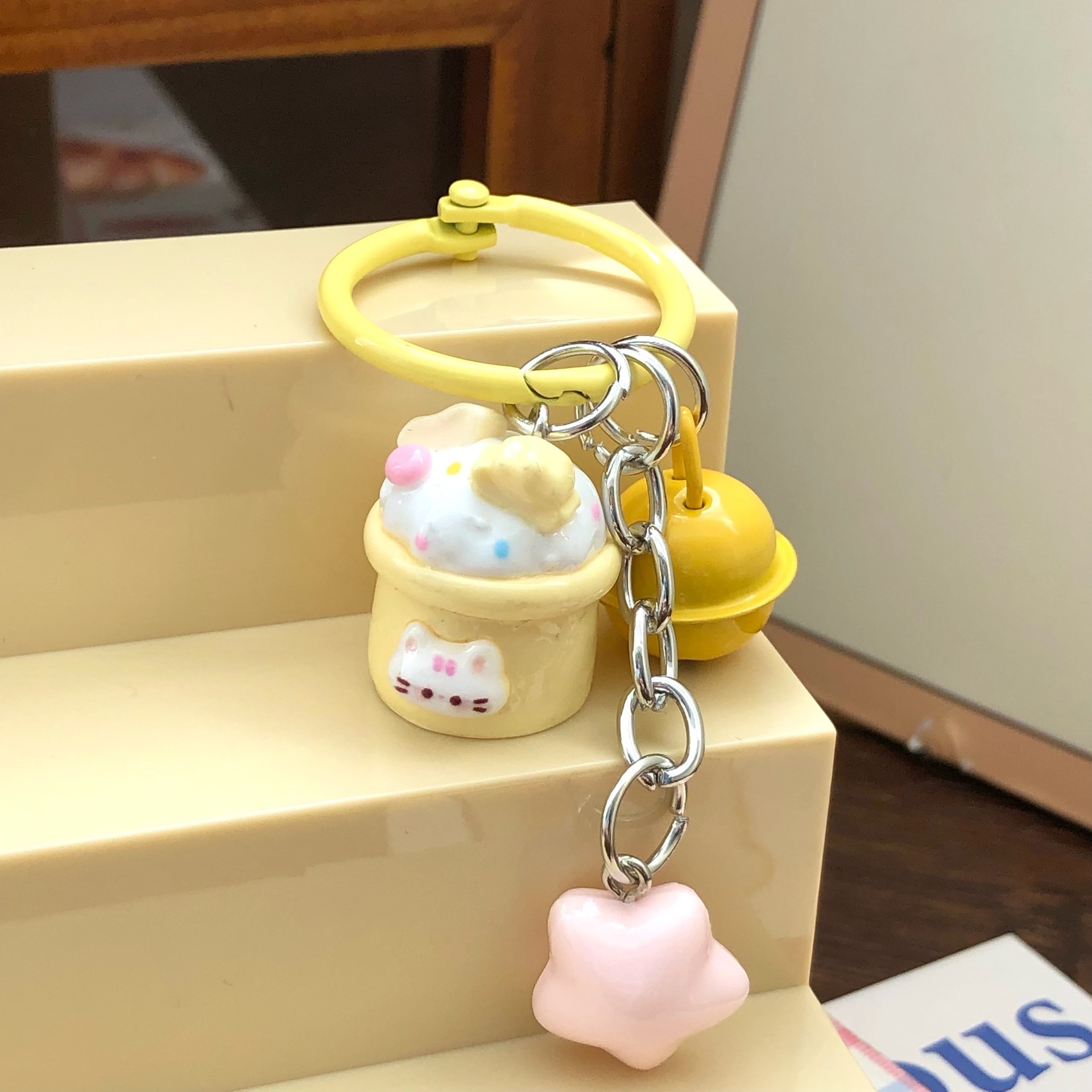 Ice cream cat bell ring buckle [yellow]]