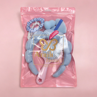 Ensemble de beauté 6 pièces Nuage Bleu OEM : Bandeau de spa, Brosse démêlante, Chouchous en satin, Houppette en forme de cœur pour le maquillage