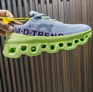 Chaussures de sport décontractées et tendance, unisexes, avec logo personnalisé, rehaussantes et amortissantes, pour la marche et la course - Product Image 1