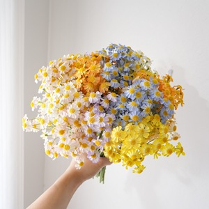 Bouquet de marguerites artificielles CallaFloral, blanc, rose, jaune, orange, bleu, violet, réaliste, décoration de mariage, artisanat, bouquet à main - Product Image 1