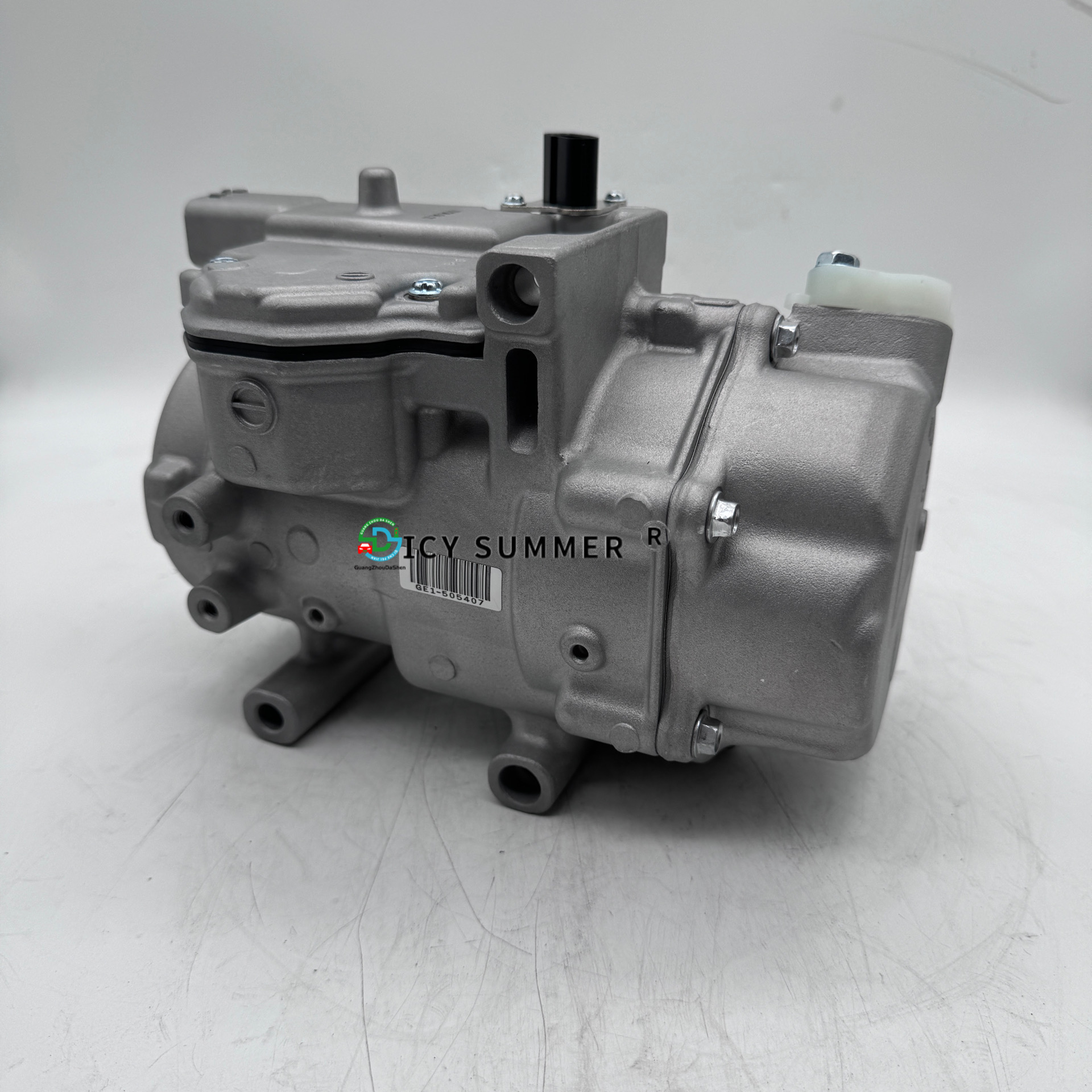 アオ　0423 GZDS for NOAH VOXY ESQUIRE Hybrid Compressor 042200-0941