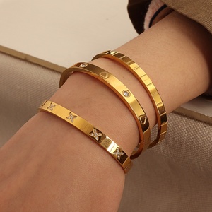 Sang trọng thép không gỉ Cubic Zirconia <span class=keywords><strong>Bangle</strong></span> tinh tế Zircon đá trái tim Bangles tim Zircon Vòng đeo tay trái tim <span class=keywords><strong>Bangle</strong></span> Vòng đeo tay - Product Image 6
