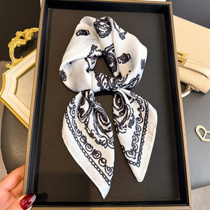 <span class=keywords><strong>Foulard</strong></span> Carré Vintage Orange Effet <span class=keywords><strong>Soie</strong></span> Paisley pour <span class=keywords><strong>Femme</strong></span>, Bandana Rétro, Écharpe <span class=keywords><strong>en</strong></span> <span class=keywords><strong>Soie</strong></span> Satinée pour Cheveux 70x70cm OEM/ODM - Product Image 6