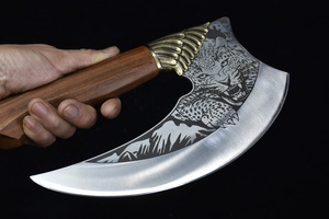 Ascia Decorativa Incisa con Motivo Leopardato, Coltello da Chef Vintage con Lama Curva, Ascia da Collezione Artistica con Manico in Legno Massello e Ornamenti in Ottone - Product Image 4