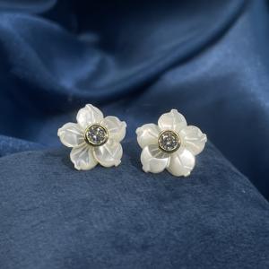 Pendientes de Botón Redondos Elegantes de Latón Chapado en Oro con Circonita Cúbica en Forma de Flor, Estilo Vintage Francés, para Mujer, de Tianyu Gems - Product Image 5