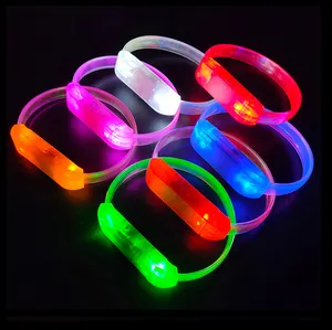 Lieferanten maßge schneiderte Freundschaft Armband Charme DIY personal isierte Kunststoff farbige LED-Armband mit Herstellung Kit für Kinder Mädchen