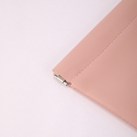 Sacs en cuir PU personnalisés avec logo d'usine, motif bonbons, poignée souple, sacs de rangement de voyage anti-poussière pour bijoux, rouges à lèvres, câbles de données
