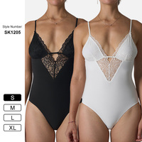 Combinaison élégante à col en V avec dentelle florale et patchwork, bretelles spaghetti réglables, coupe ajustée, combinaison basique pour femmes au quotidien