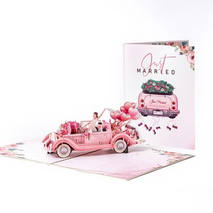 Carte de vœux 3D pop-up « Just Married » avec motif floral de voiture pour célébration de mariage - Product Image 2