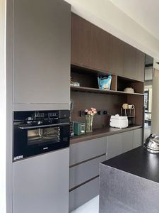 ตู้โชว์ไวน์ไม้สั่งทำพิเศษสำหรับบ้านและสำนักงาน พร้อมที่เก็บของ สำหรับใช้ในห้องรับประทานอาหารและห้องนั่งเล่นในวิลล่า - Product Image 3