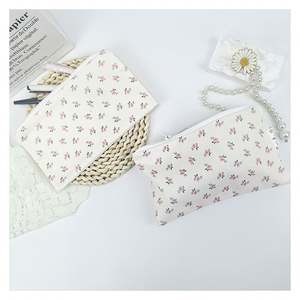 Bolsa de Algodón con Estampado de Flores Pequeñas, Diseño Mediano, Sorprendentemente Suave y Cómodo, Bolsa de Almacenamiento Local para Joyas - Product Image 1