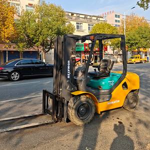 Chariot élévateur à fourche diesel Offre Spéciale Komatsu 3T Machines de terrassement utilisées de haute performance pour la construction Chariot élévateur à combustion interne - Product Image 3