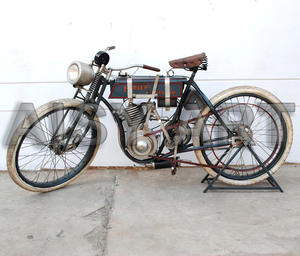 Retro First <span class=keywords><strong>Harley</strong></span> Indian Motorcycle 1:1 Modelo de metal Pintado a mano Decoración suave para Bar Cafetería Restaurante - Product Image 5