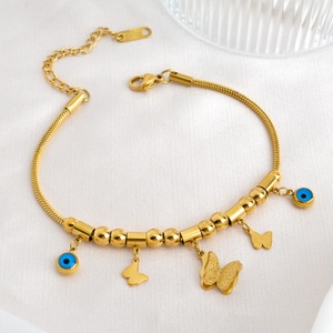 Bracelet manchette vintage étanche en acier inoxydable plaqué or 14 carats avec zircon, ajustable, motif lettres, pour femme, vente en gros - Product Image 2