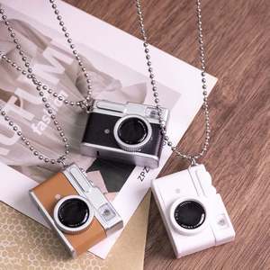 Porte-clés rétro lumineux en forme d'appareil photo, accessoires de sac pour hommes et femmes, pendentif de collier créatif et personnalisé - Product Image 3