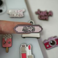 Autocollant de téléphone 3D personnalisé en usine avec des motifs anciens et modernes, en alliage de zinc durable, couleur personnalisée Megasun pour cadeaux souvenirs