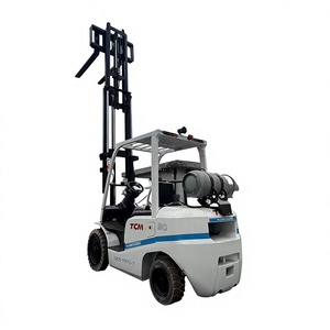 Montacargas TCM de 3 y 5 Toneladas, 3 Etapas, Mástil con Desplazamiento Lateral, 4.5m de Altura, Diésel, Todoterreno, Contrapesado, Usado de Segunda Mano - Product Image 1