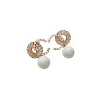 Pendientes de perlas para mujer, aretes de gota chapados en oro de aleación con patrón de DOBLE C, CZ incrustados, joyería de moda 2022, venta al por mayor