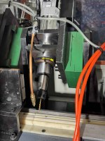 Machine de perçage, taraudage, chanfreinage et découpe pour charnières en aluminium - PLC Servo 4-en-1 à alimentation automatique, haute précision ±0,05 mm