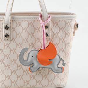 Porte-clés en cuir PU élégant vintage en forme d'éléphant, mignon, personnalisé, animal miniature, charme en cuir de luxe pour femmes - Product Image 2