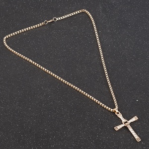 Collana con Croce di Strass del Personaggio Dominic Toretto dei Film <span class=keywords><strong>Fast</strong></span> <span class=keywords><strong>and</strong></span> <span class=keywords><strong>Furious</strong></span>, Ciondolo in Cristallo, Gioielli da Uomo - Product Image 5