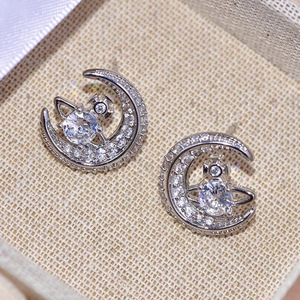 Boucles d'oreilles clous Céleste Lune et Planète pour Femme, Bijoux Tendance Scintillants et Audacieux - Product Image 2