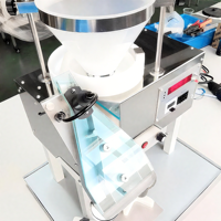 Mini máquina de conteo de escritorio en stock, pequeña encimera semiautomática de banco para embotellar dulces, conteo eficiente de gomitas de mesa