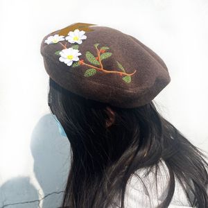 Béret avec motif d'écureuil brodé, taille unique, motif de dessin animé marron pour femmes et filles - Product Image 3