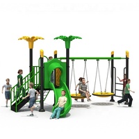 Structure de jeu multifonctionnelle pour enfants de qualité professionnelle avec plateau de jeu Tic-Tac-Toe intégré, toboggan ondulé en LLDPE et ensemble balançoire-toboggan pour enfants