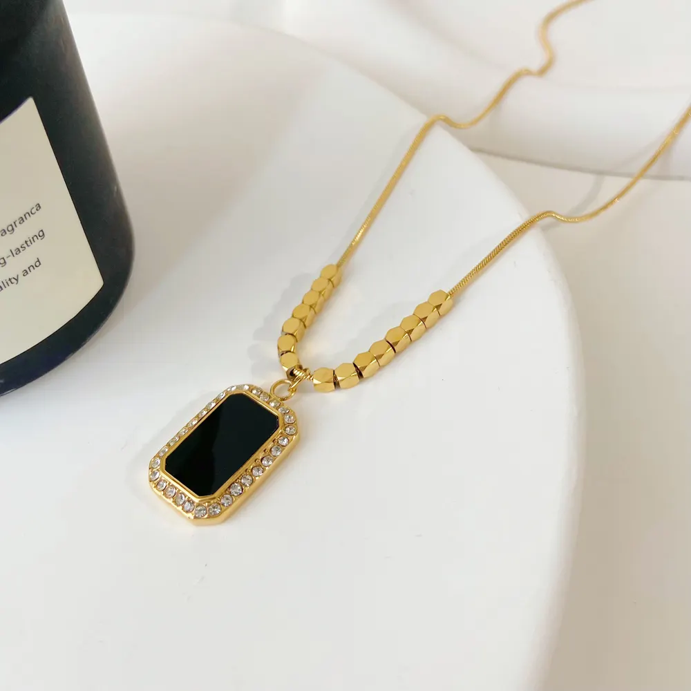 Collier pendentif en diamant plaque carrée noire de qualité supérieure Vintage bijoux en acier inoxydable doré petit collier carré géométrique