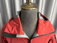 Veste réactive à l'eau pour homme avec logo personnalisé, coupe-vent, sports de plein air, adaptée à la randonnée et au cyclisme en automne et en hiver.