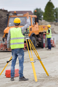 Théodolite électronique/numérique THINRAD TD PIUS avec précision de 300 m et 2'' - Product Image 2